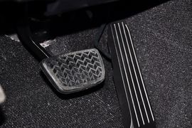 2013款丰田锐志2.5V尚锐导航版