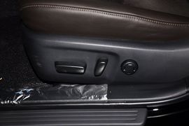 2013款丰田锐志2.5V尚锐导航版