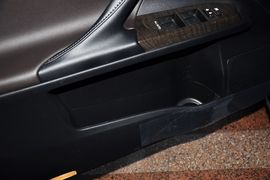 2013款丰田锐志2.5V尚锐导航版