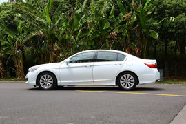 2013款第九代雅阁外出试驾