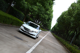 2013款第九代雅阁外出试驾