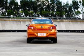 2014款比亚迪秦试驾