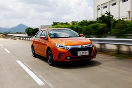 2014款比亚迪秦试驾