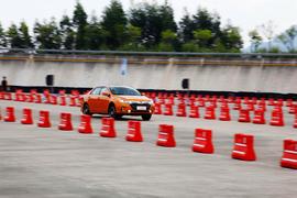 2014款比亚迪秦试驾