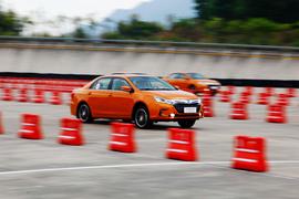 2014款比亚迪秦试驾