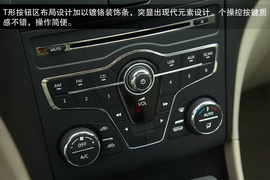 静态体验2013款1.8L自动尊贵型新奔腾B50