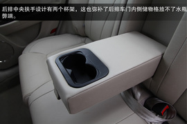 静态体验2013款1.8L自动尊贵型新奔腾B50