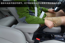 静态体验2013款1.8L自动尊贵型新奔腾B50