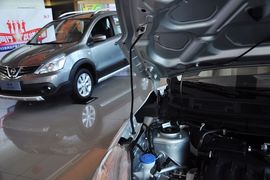 2013款日产骊威1.6XE