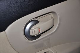 2013款日产骊威1.6XE