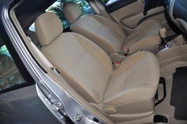 2013款日产骊威1.6XE