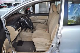 2013款日产骊威1.6XE