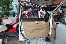 2013款日产骊威1.6XE