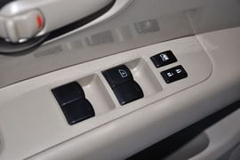 2013款日产骊威1.6XE