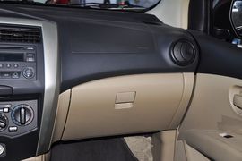 2013款日产骊威1.6XE