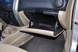 2013款日产骊威1.6XE