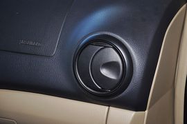 2013款日产骊威1.6XE
