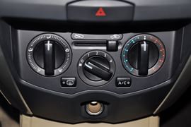 2013款日产骊威1.6XE