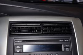 2013款日产骊威1.6XE