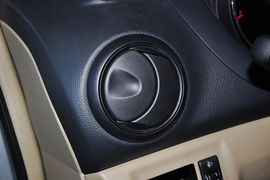 2013款日产骊威1.6XE