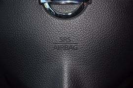 2013款日产骊威1.6XE