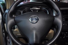 2013款日产骊威1.6XE