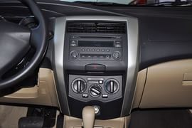 2013款日产骊威1.6XE
