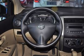2013款日产骊威1.6XE