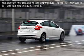 2013款福特两厢福克斯2.0L赛道试驾