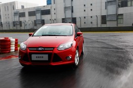 2013款福特两厢福克斯2.0L赛道试驾