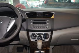 2012款日产轩逸1.6XL