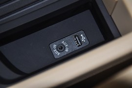 2013款华晨宝马316i进取型