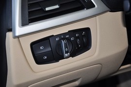 2013款华晨宝马316i进取型