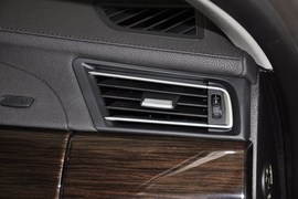 2013款宝马740Li