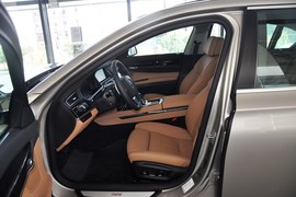 2013款宝马740Li