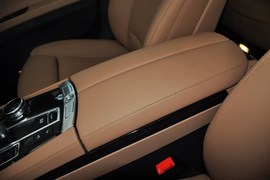 2013款宝马740Li