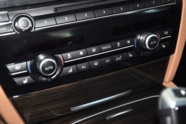 2013款宝马740Li