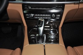 2013款宝马740Li