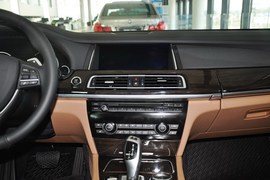 2013款宝马740Li