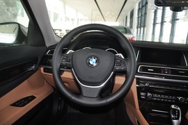 2013款宝马740Li