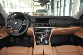 2013款宝马740Li