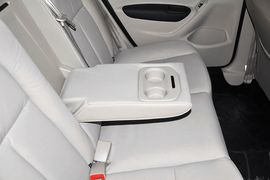 2014款雪铁龙全新爱丽舍1.6L手自一体舒适型