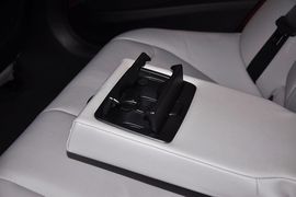 2013款华晨宝马316i运动设计套装