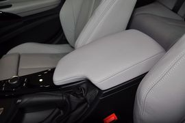 2013款华晨宝马316i运动设计套装