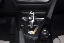 2013款华晨宝马316i运动设计套装