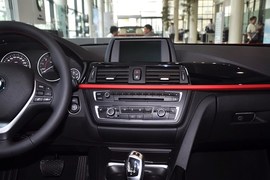 2013款华晨宝马316i运动设计套装