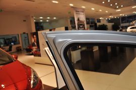 2013款标致307两厢1.6L手动舒适版