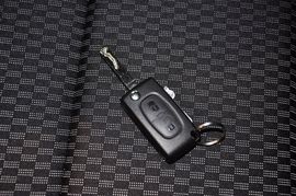 2013款标致307两厢1.6L手动舒适版