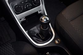 2013款标致307两厢1.6L手动舒适版