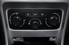 2013款标致307两厢1.6L手动舒适版